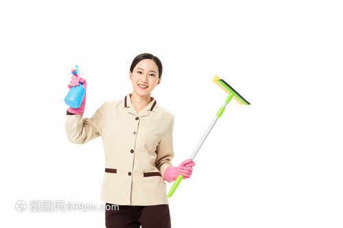 家政服務(wù)中的女性力量 潔凈玻璃背后的專業(yè)形象與職業(yè)價(jià)值